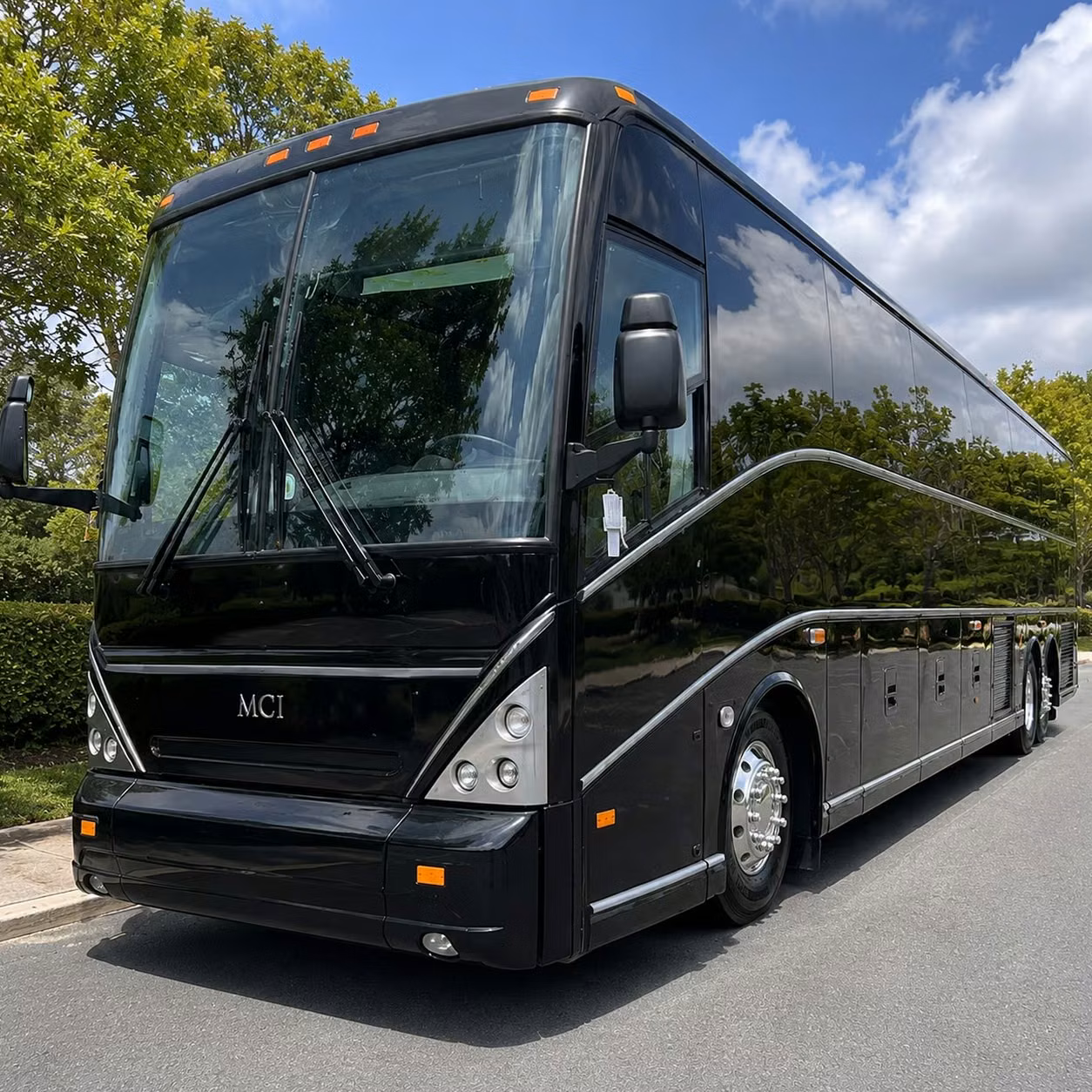 charterbusrentallargofl com makes it possible to arrange airport transfers between largo and tampa international airport