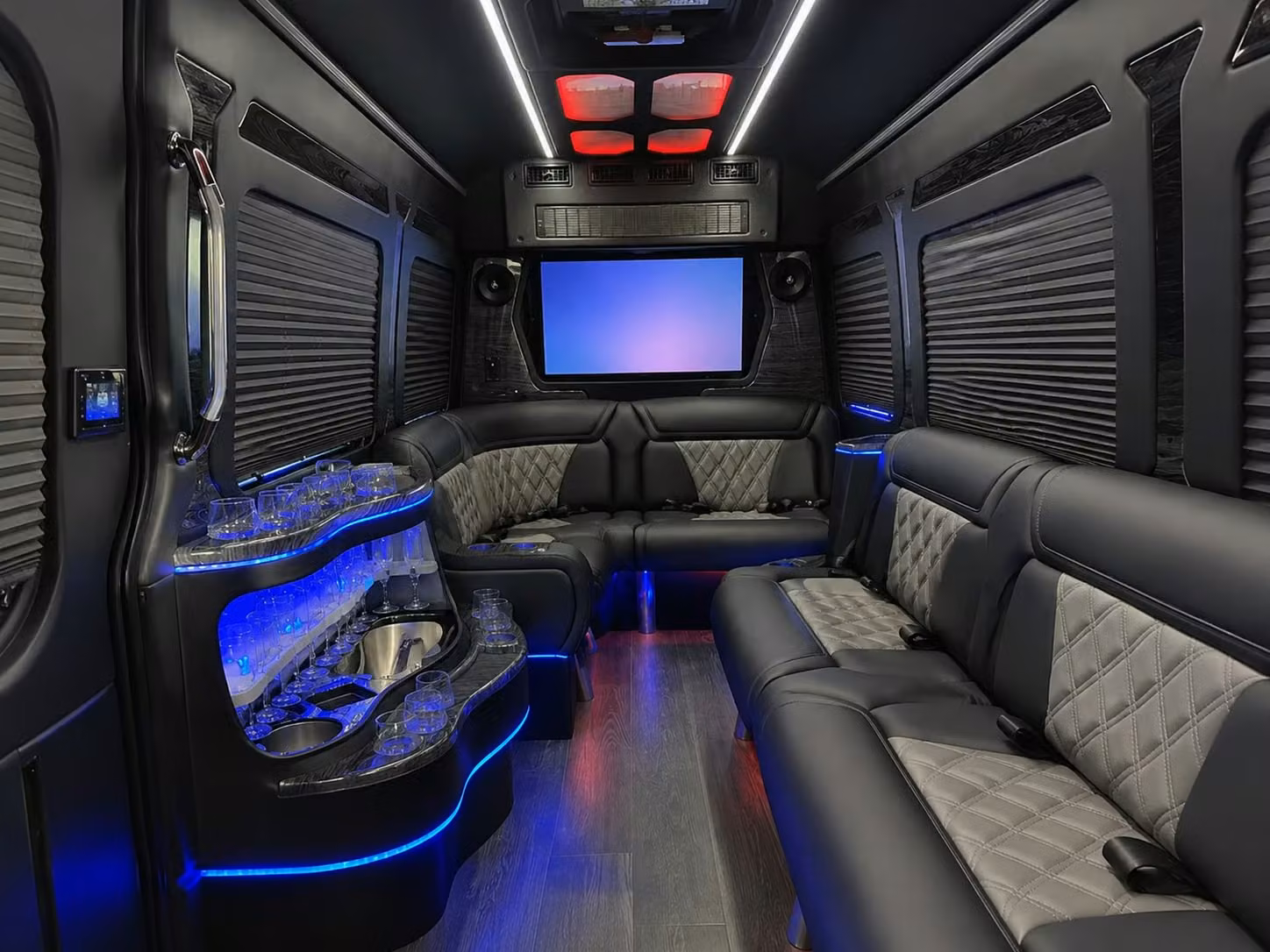 charterbusrentallargofl com will help you organize corporate event transportation across pinellas county