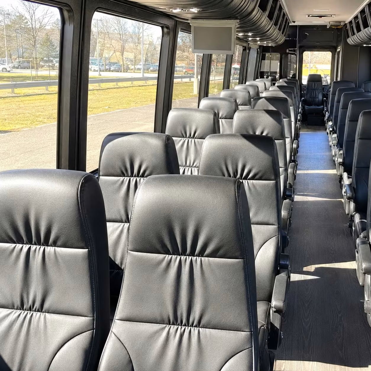 largo 18 passenger minibus rental